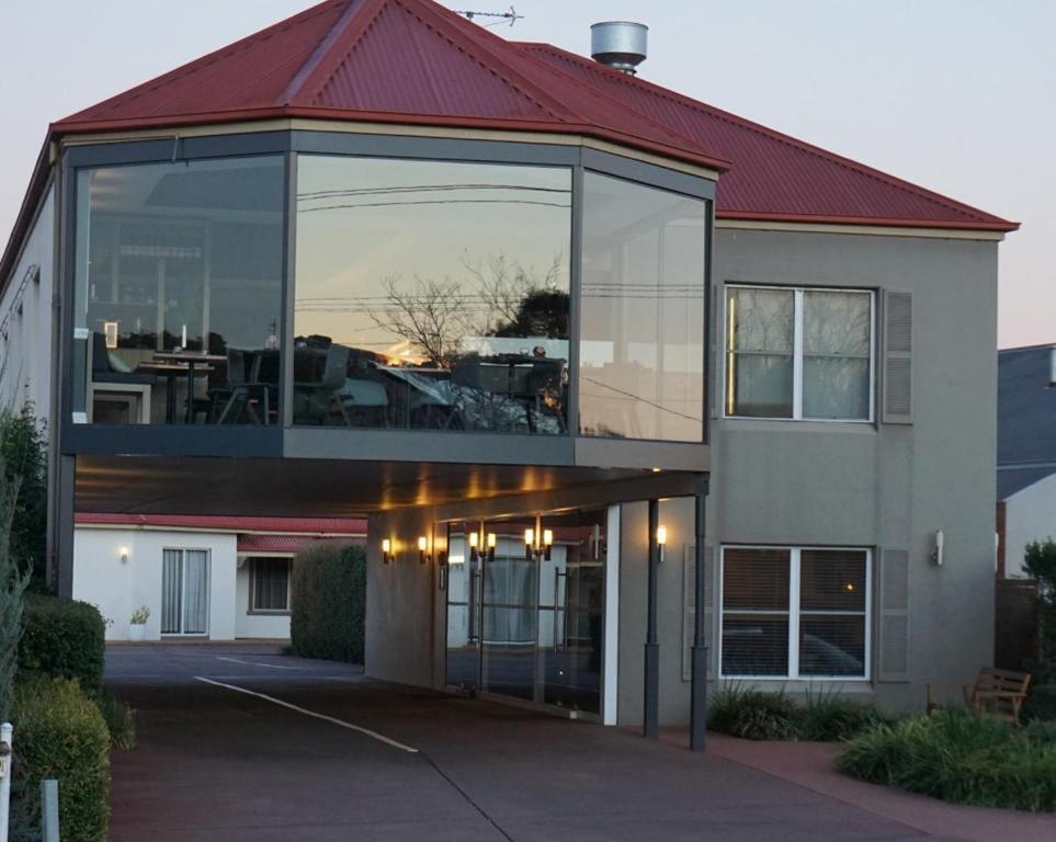 Charles Sturt Suites & Apartments - Wagga Wagga Accommodation 1