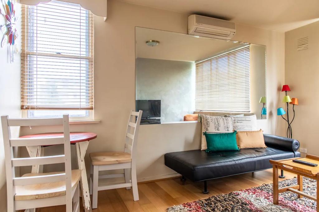 Charming 1 Bedroom In Vibrant South Yarra - thumb 1