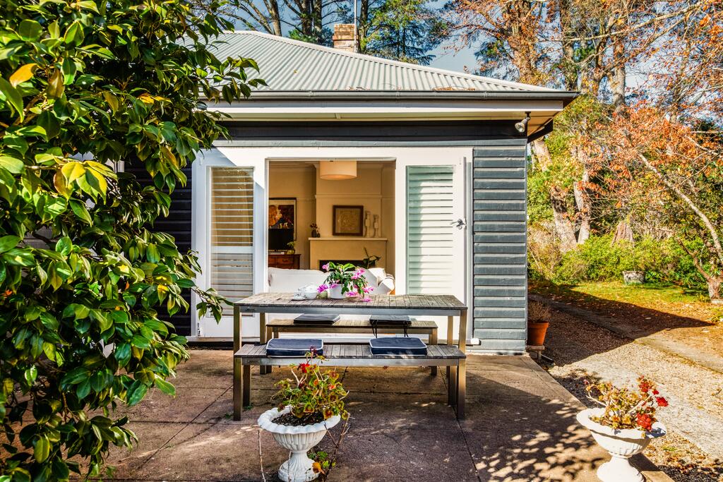 Charming Mountain Cottage - New South Wales Tourism 