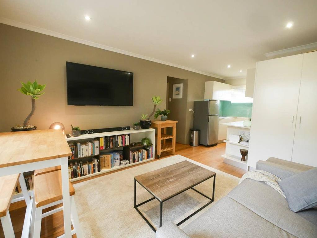 Chic Pet Friendly  500m to the Beach w/ parking - Accommodation Adelaide