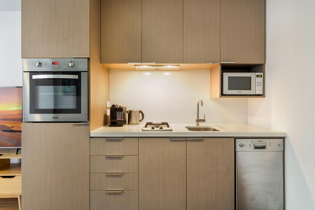 Clean Modern Apartment 15 Mins From City On Tram - thumb 3