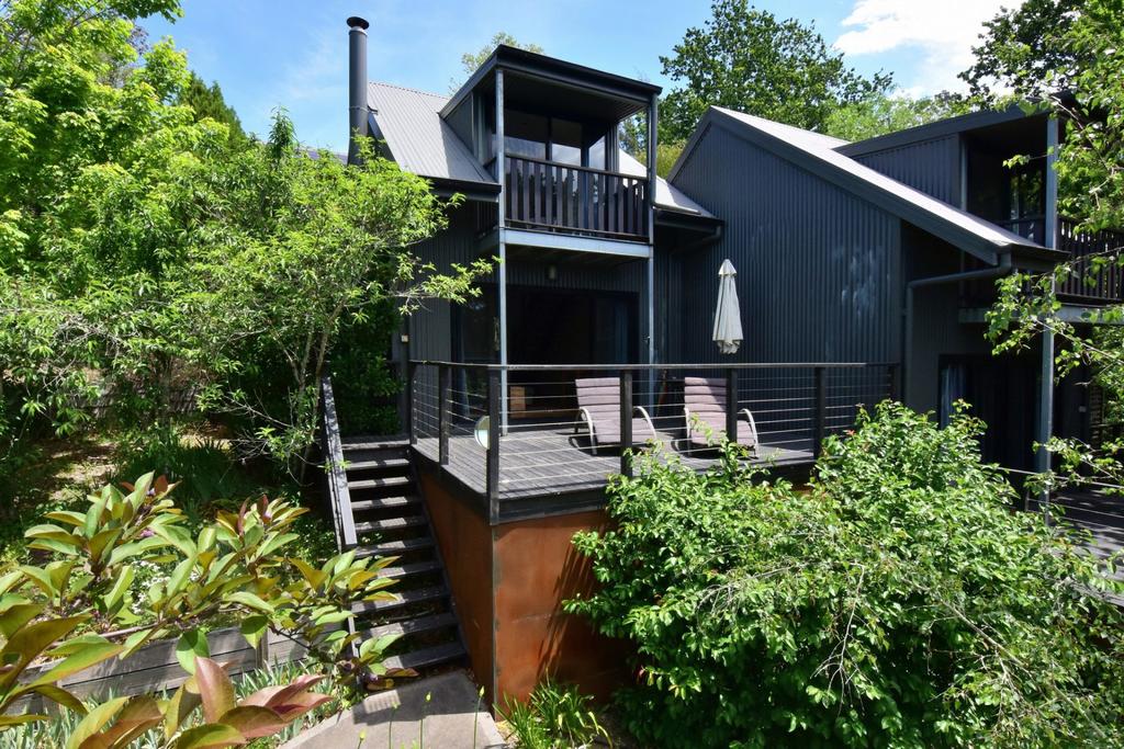 Cloudsong Chalet 3 - Close to the village centre - Accommodation Airlie Beach
