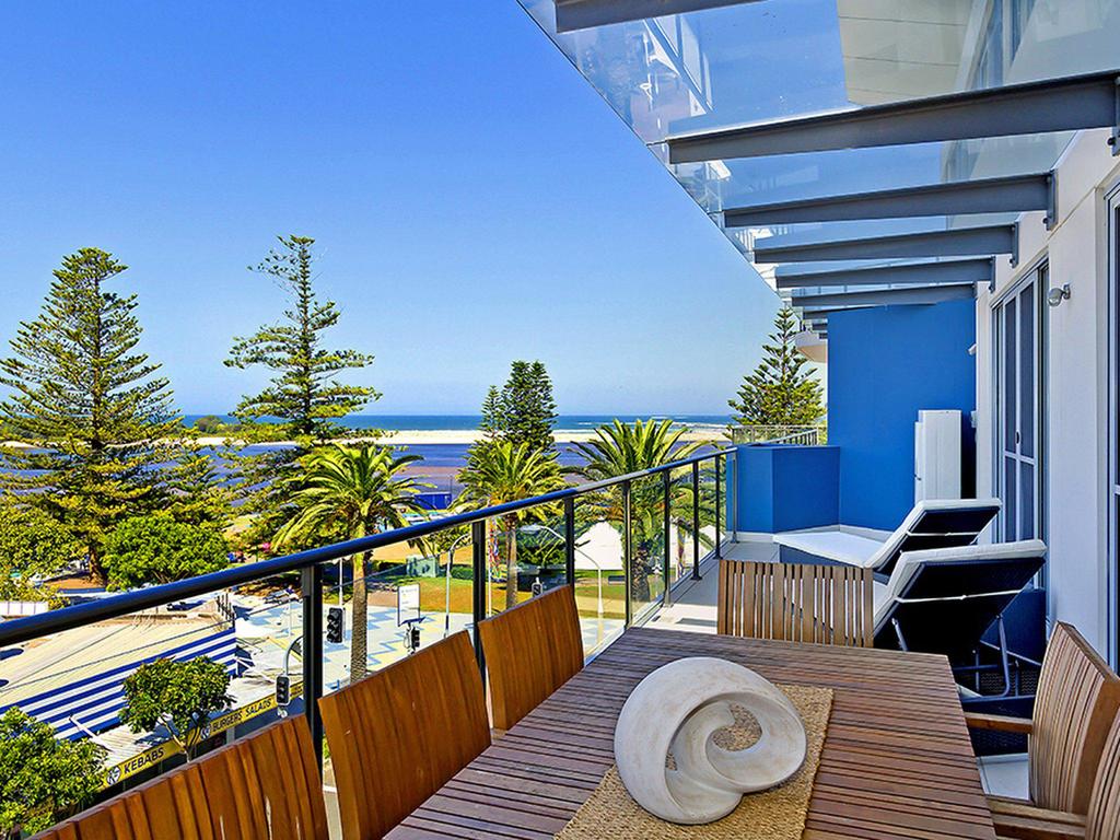 Coast Luxury Apartment 24 - QLD Tourism