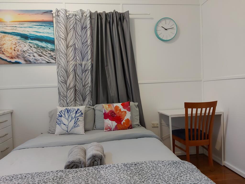 Comfortable Guest Room closes to Emerald CBD - New South Wales Tourism 