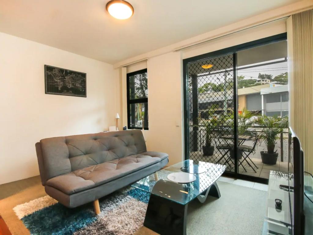 Contemporary 1 Bedroom Teneriffe Apartment With Pool And Gym - Accommodation Brisbane 1