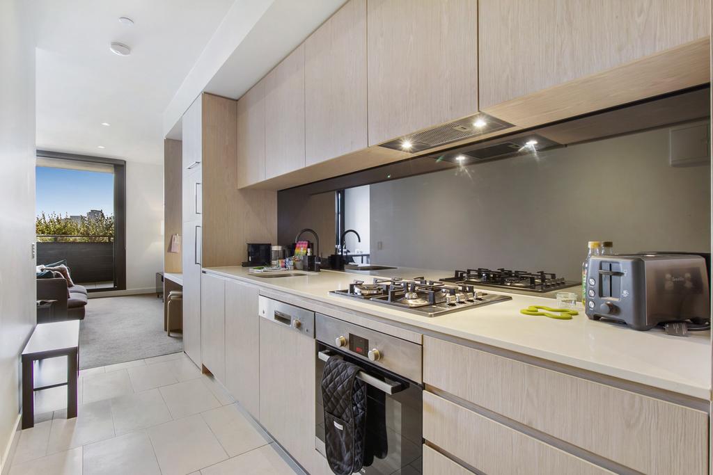 Convenient City Apartment With Resort-style Extras - Accommodation Melbourne 1