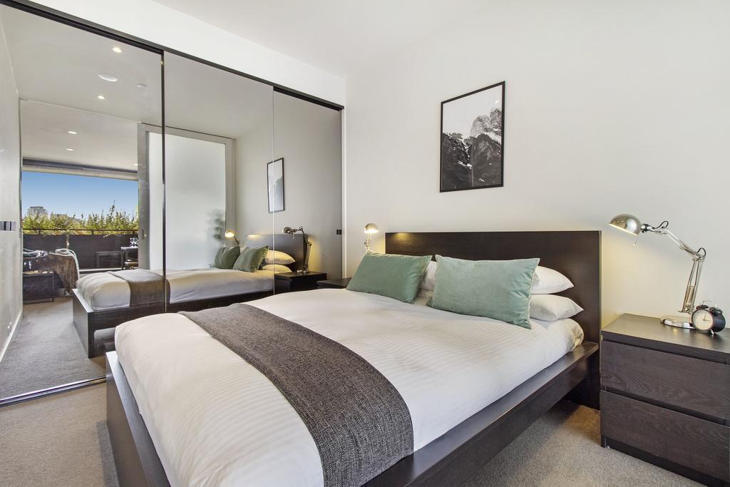 Convenient City Apartment With Resort-style Extras - Accommodation Melbourne 2