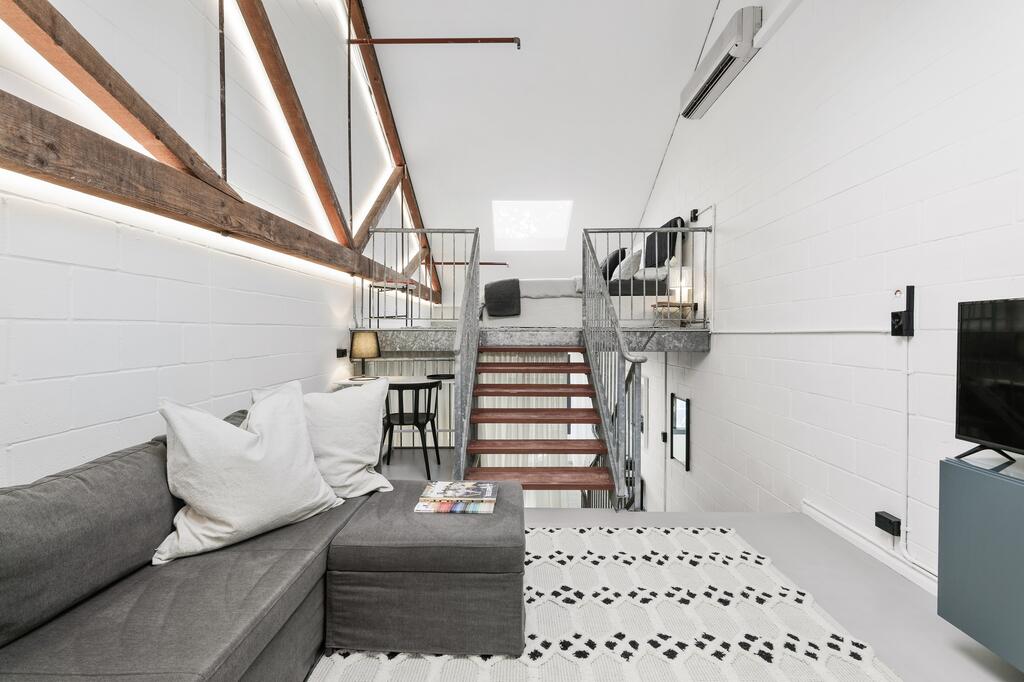 Converted Warehouse City Loft - New South Wales Tourism 