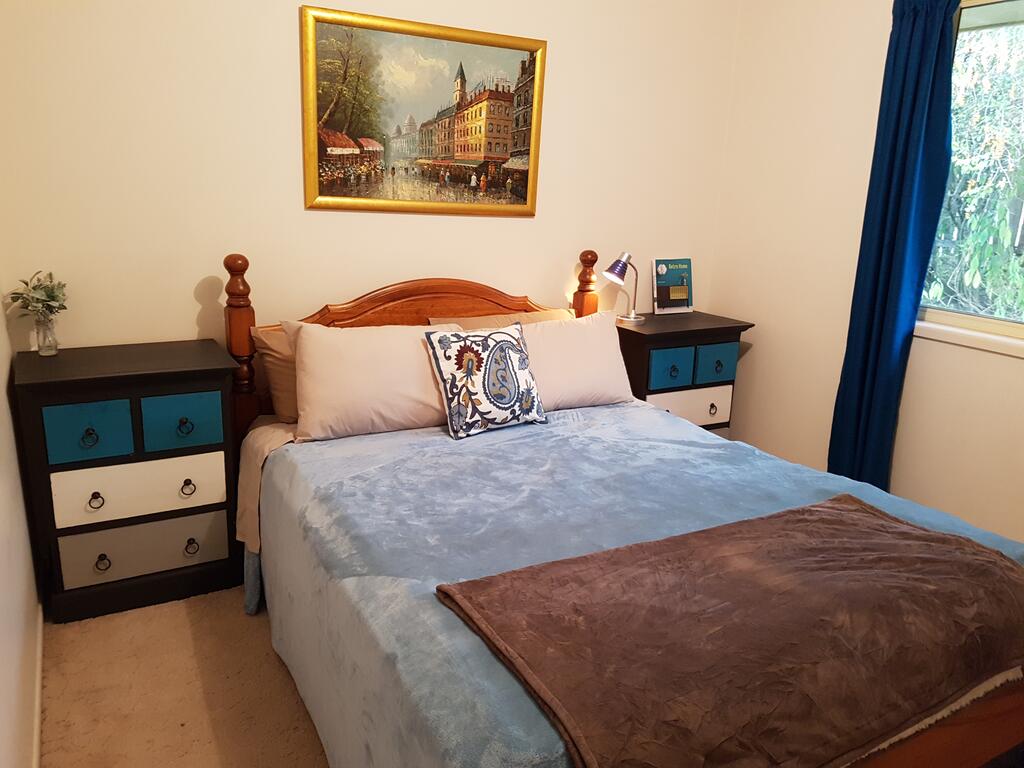 Cosy Quiet Bedroom Ferny Grove - Accommodation Airlie Beach