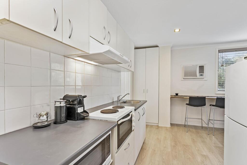 Cosy Studio Apartment Seconds From Manly Beach - thumb 2