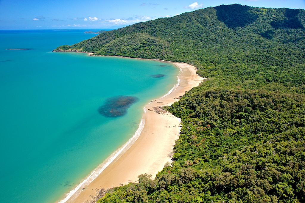 Cow Bay Hilltop Escape - Accommodation Airlie Beach