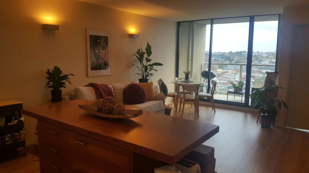 Cozy Shared Home on 11th Fl - own balcony - Accommodation Adelaide