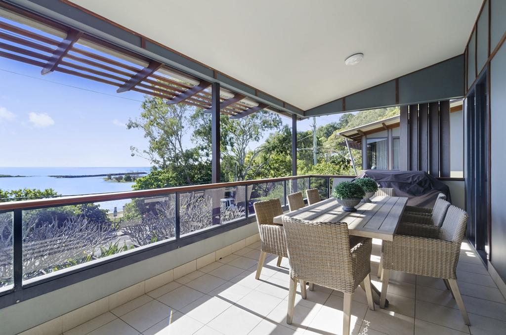 Currumbin Beachside Holiday Home - Accommodation Airlie Beach