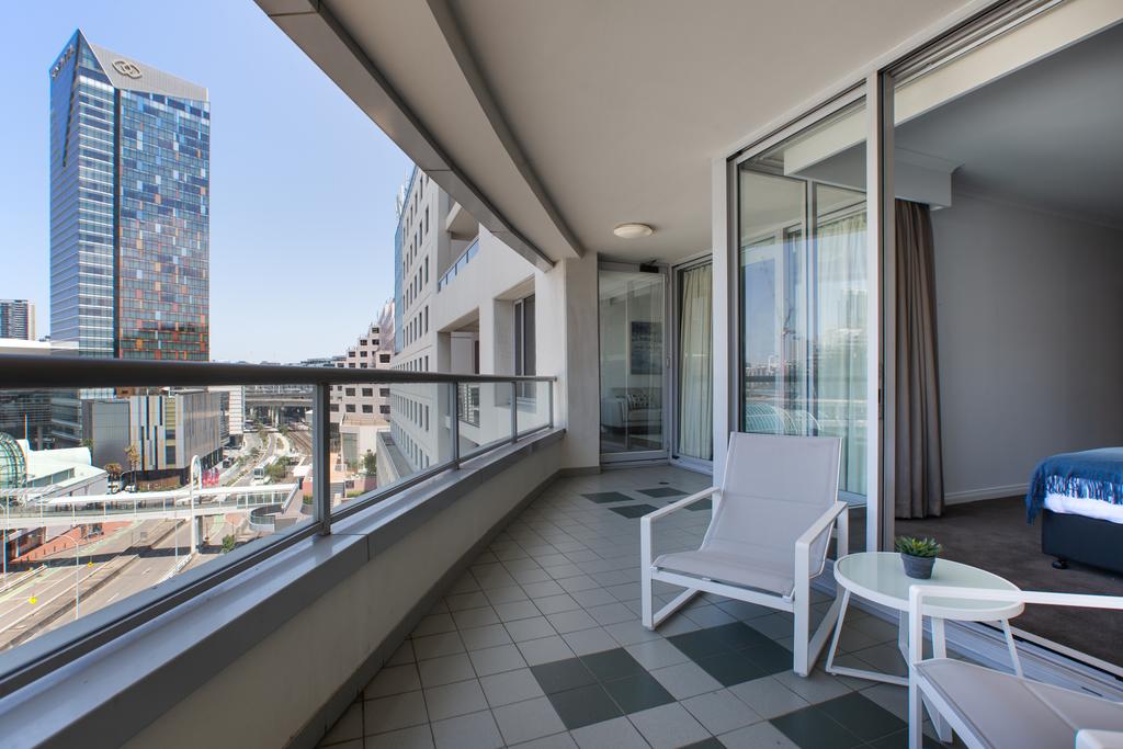 Darling Harbour Apartment With Parking, Views Pool - thumb 3