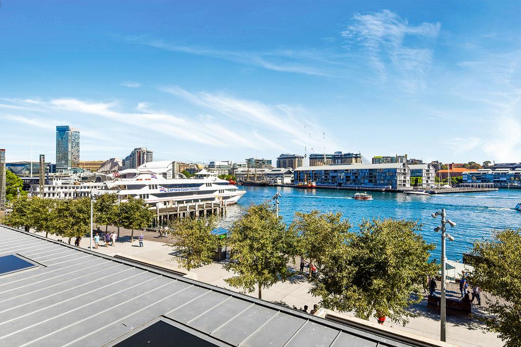 Darling Harbour Waterfront Luxury Apartment - thumb 1
