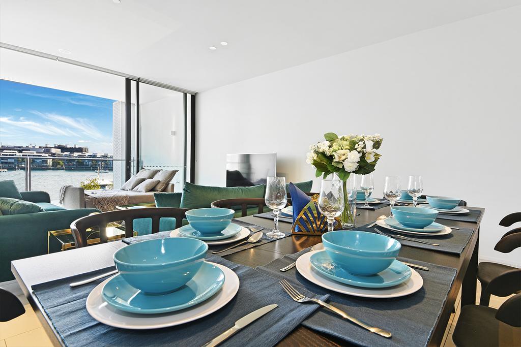 Darling Harbour Waterfront Luxury Apartment - thumb 2