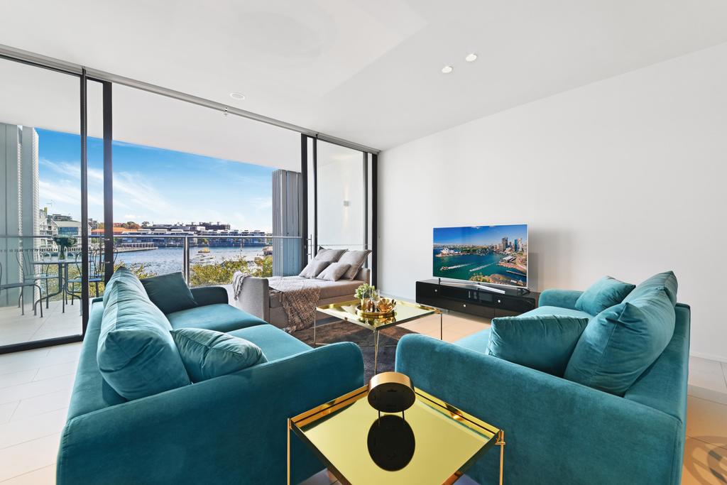 Darling Harbour Waterfront Luxury Apartment