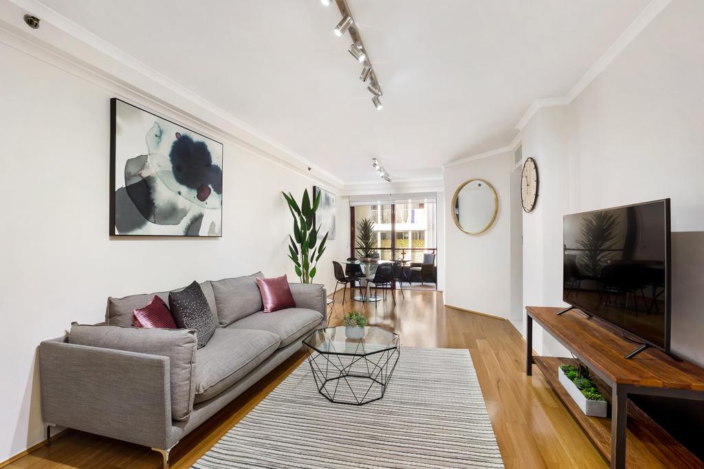 Darlinghurst One Bedroom Modern Self-Contained Apartment with parking - easy access to Sydney CBD (45 PEL)