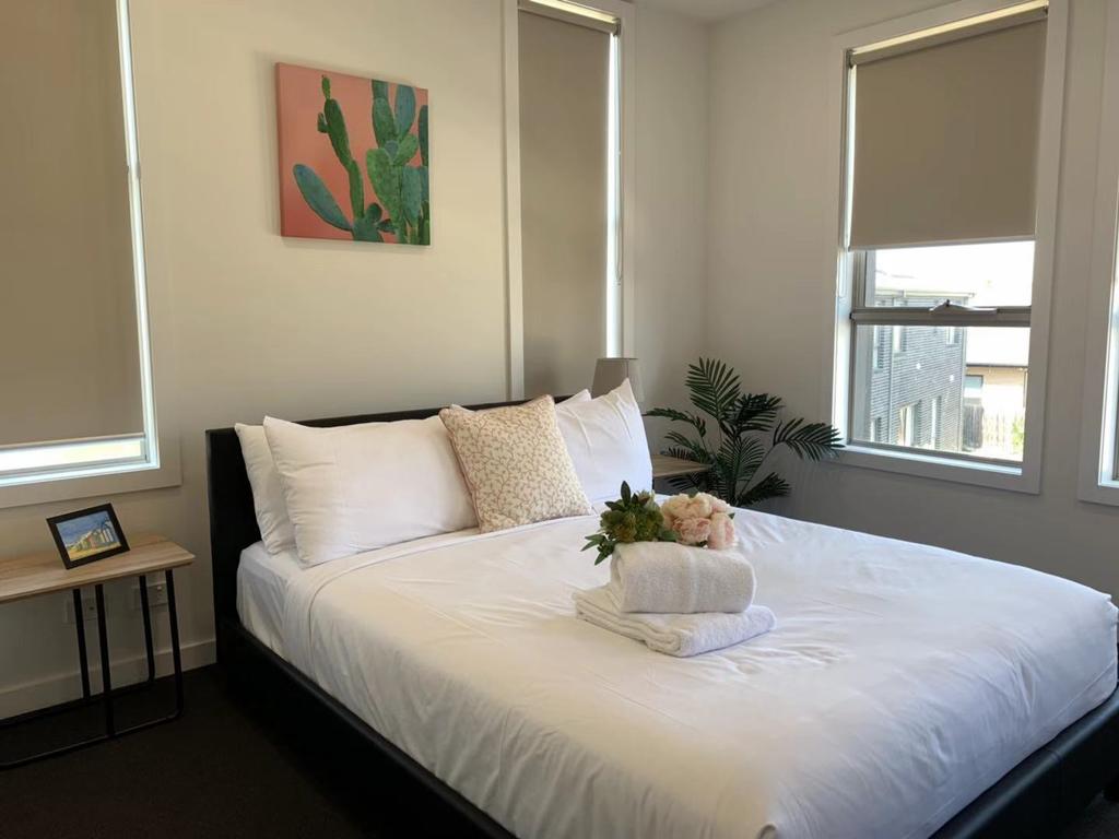 Delicate and Peaceful Bundoora Townhouse 11-R2 - Accommodation BNB