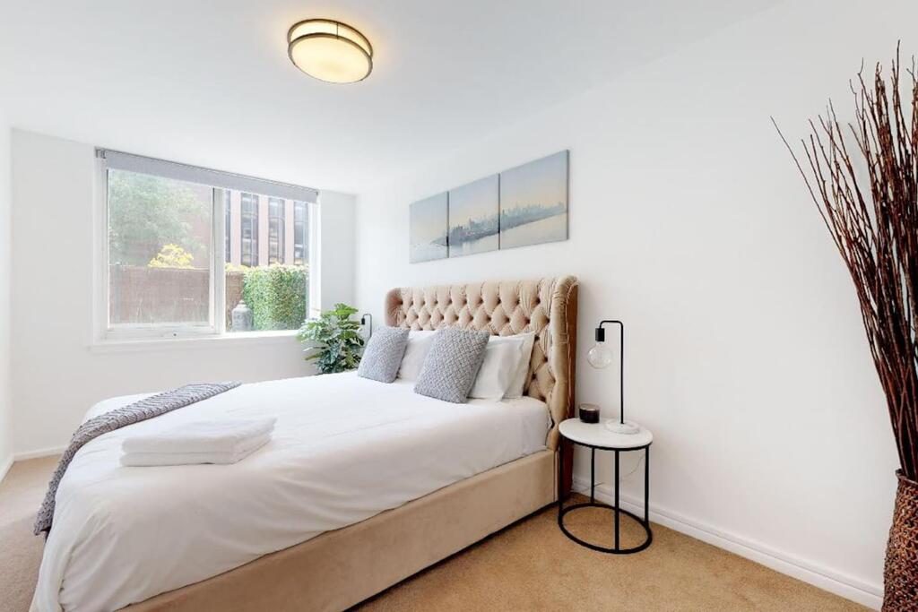 Delightful Ground Floor Apartment With Private Courtyard Few Minutes To St Kilda Beach - thumb 3