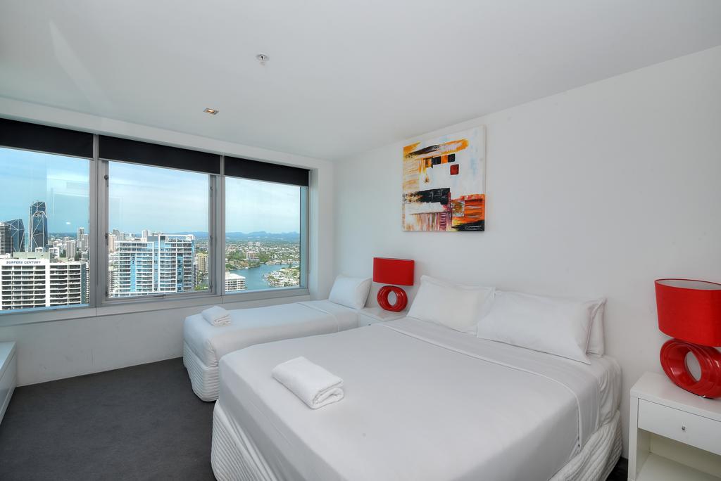 Deluxe Private Apartment In Surfers Paradise - thumb 1