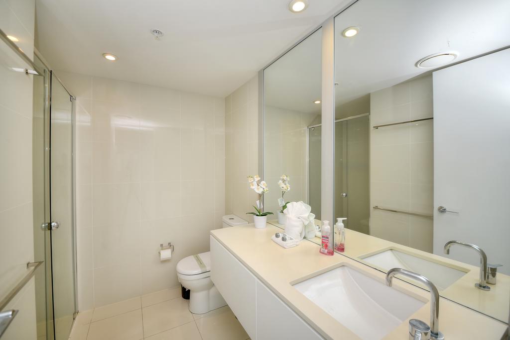 Deluxe Private Apartment In Surfers Paradise - thumb 2