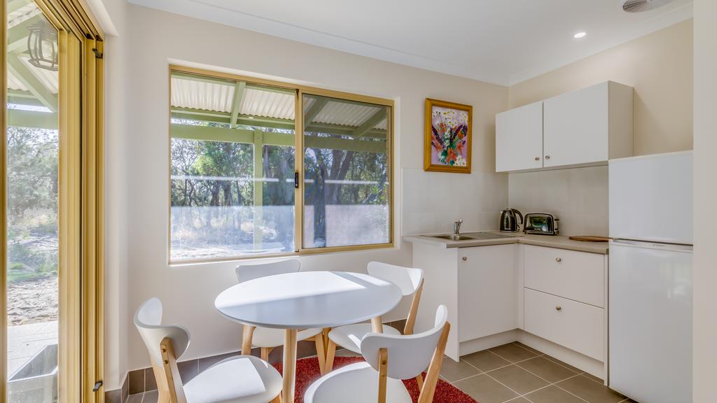 Devonleigh Bed and Breakfast - Accommodation Airlie Beach