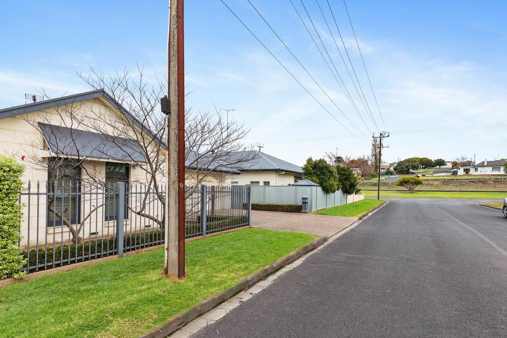 Domain Two Apartment - Mount Gambier Accommodation 0