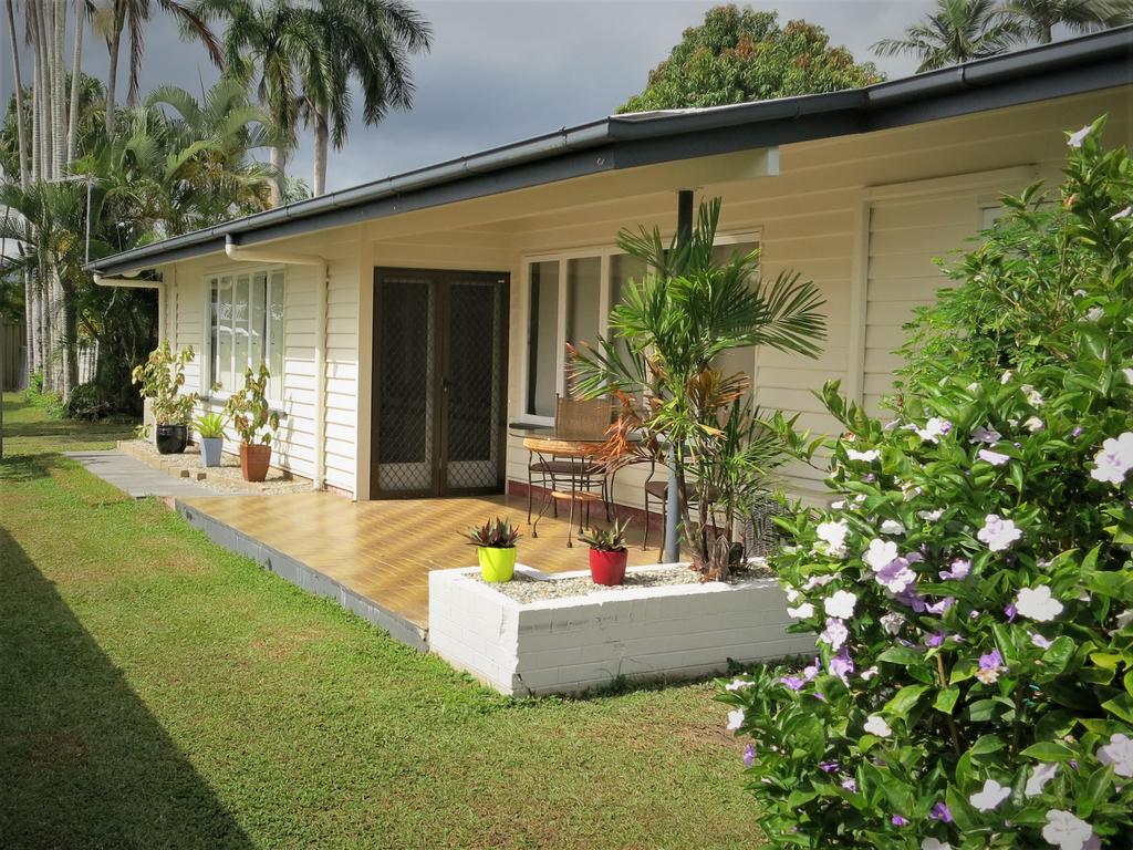 Edge Hill Clean & Green Cairns, 7 Minutes From The Airport, 7 Minutes To Cairns CBD & Reef Fleet Terminal - thumb 2