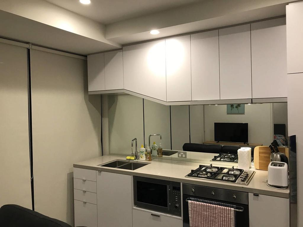Elegant Modern Apartment In Central Melbourne - thumb 1