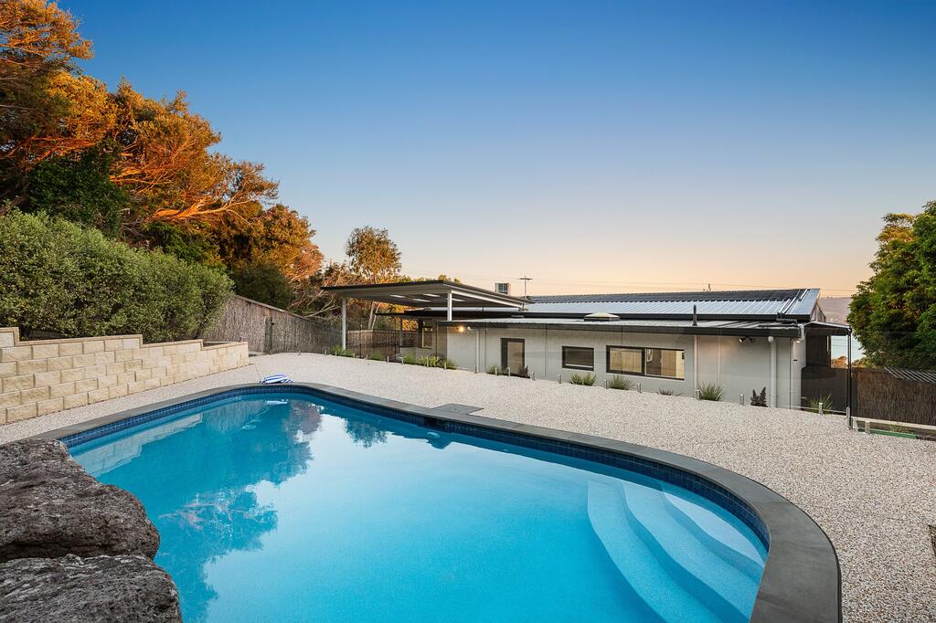 Ellerina Sea Vista Luxury Family Retreat with sauna pool amazing water views walk to beach - Accommodation Adelaide
