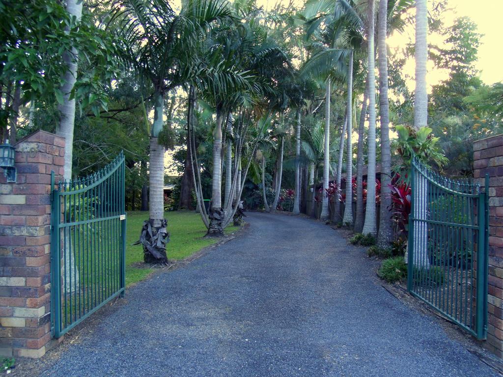 Emerald Tropical Palms B  B - Accommodation Guide