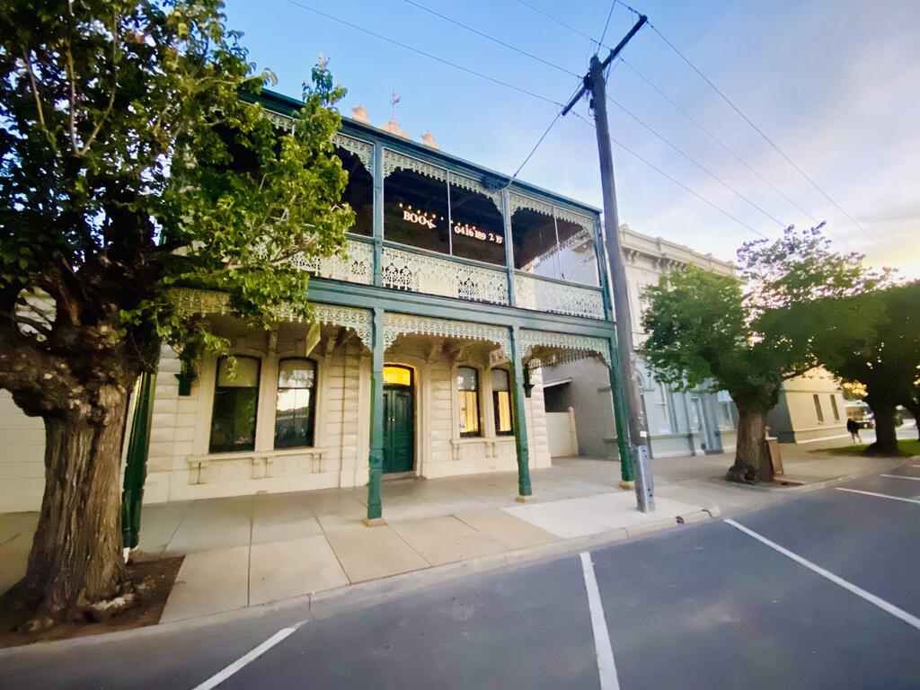 Entire Townhouse In Heart Of Echuca's Port CBD - 15 Guest Capacity - thumb 0