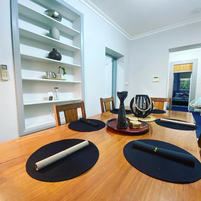 Entire Townhouse In Heart Of Echuca's Port CBD - 15 Guest Capacity - thumb 3