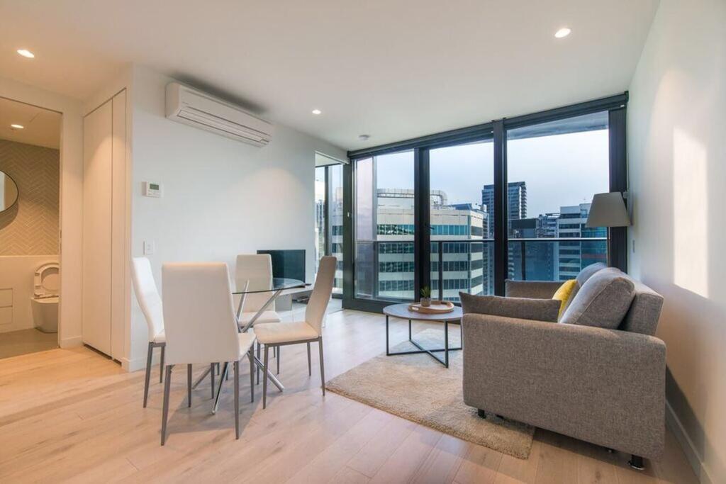EQ Tower Luxury 1 Bedroom Central Melbourne