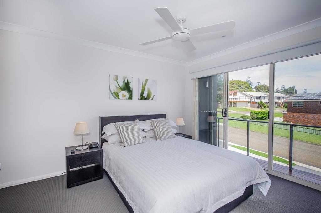Escape At Nobbys Executive Townhouse 1 74 Pacific Drive - Accommodation Port Macquarie 3