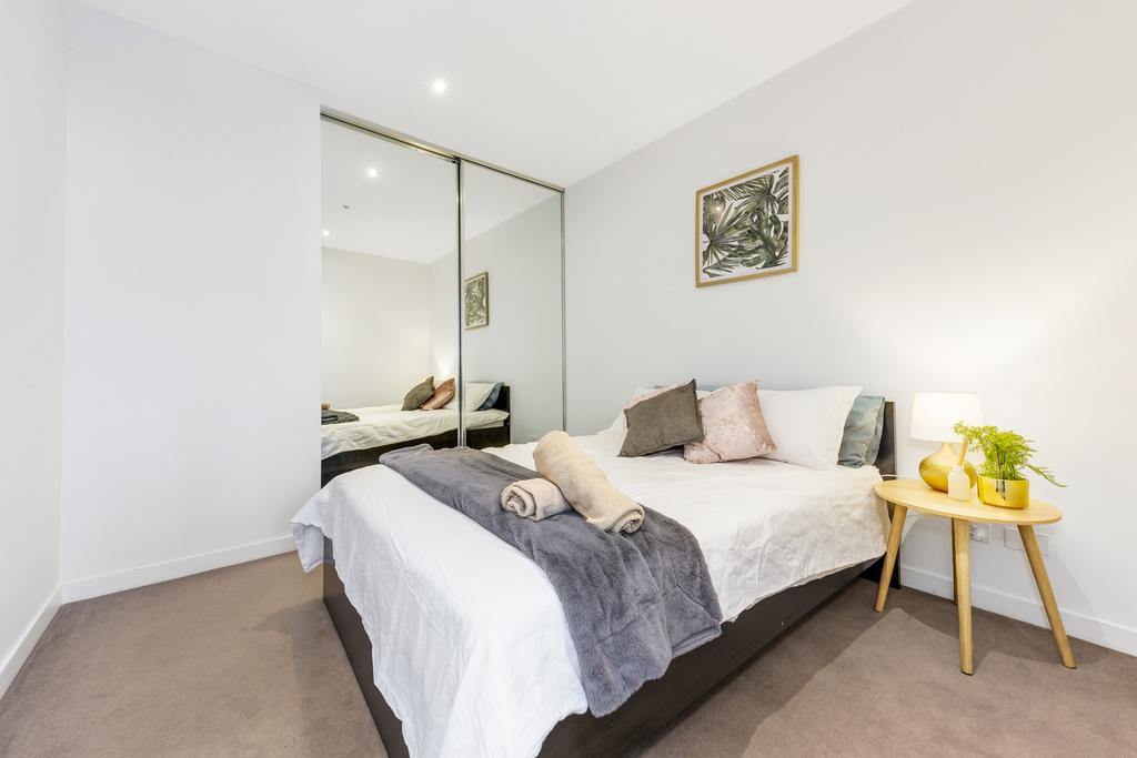 Excellent 1BD In Southbank Near Crown Casino-6 - thumb 2