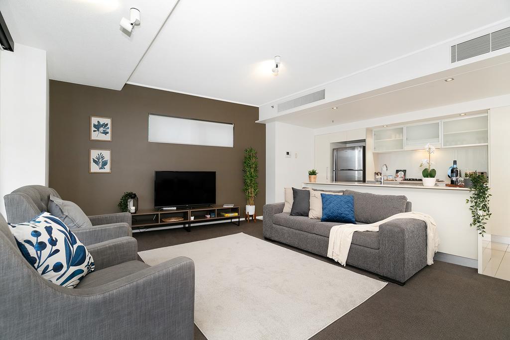 Executive Family 3 Bedroom Suite - Brisbane CBD - Views - Pool - WIFI - Free Parking - thumb 1