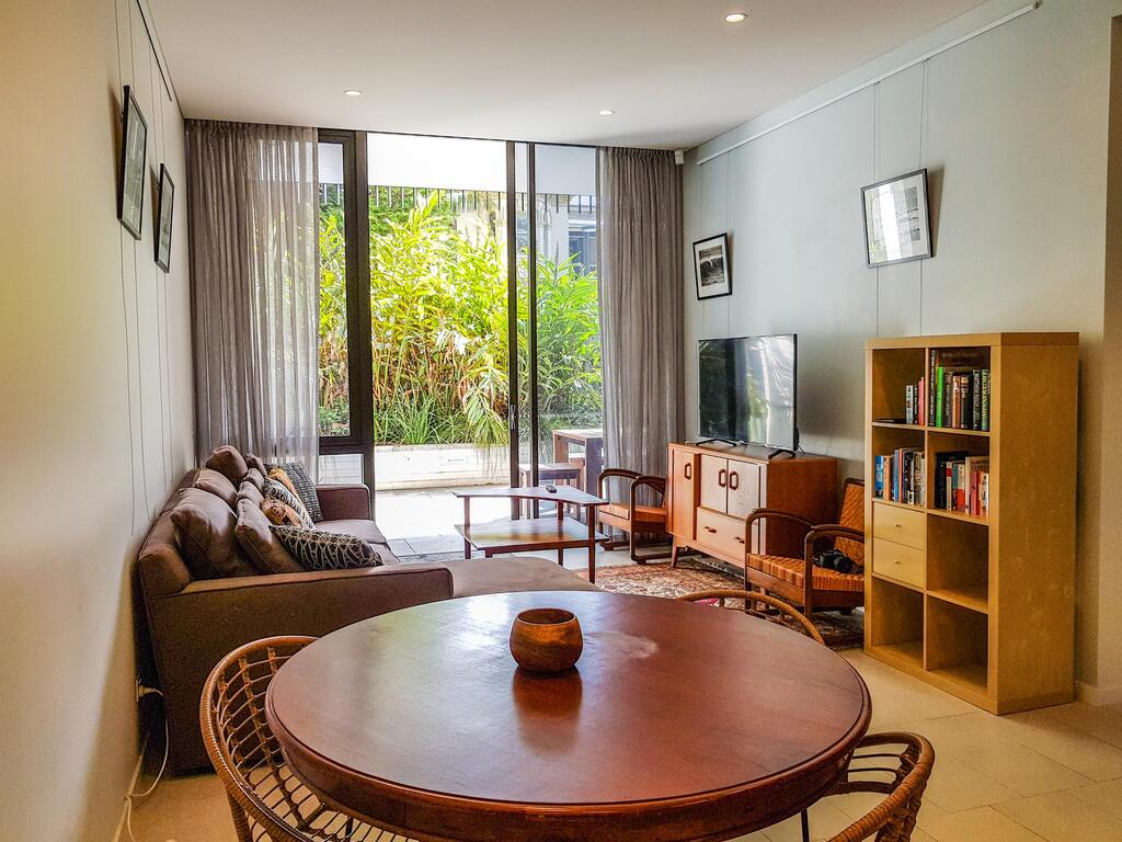 Executive Living In This Chic Garden Apartment - Accommodation Australia 3