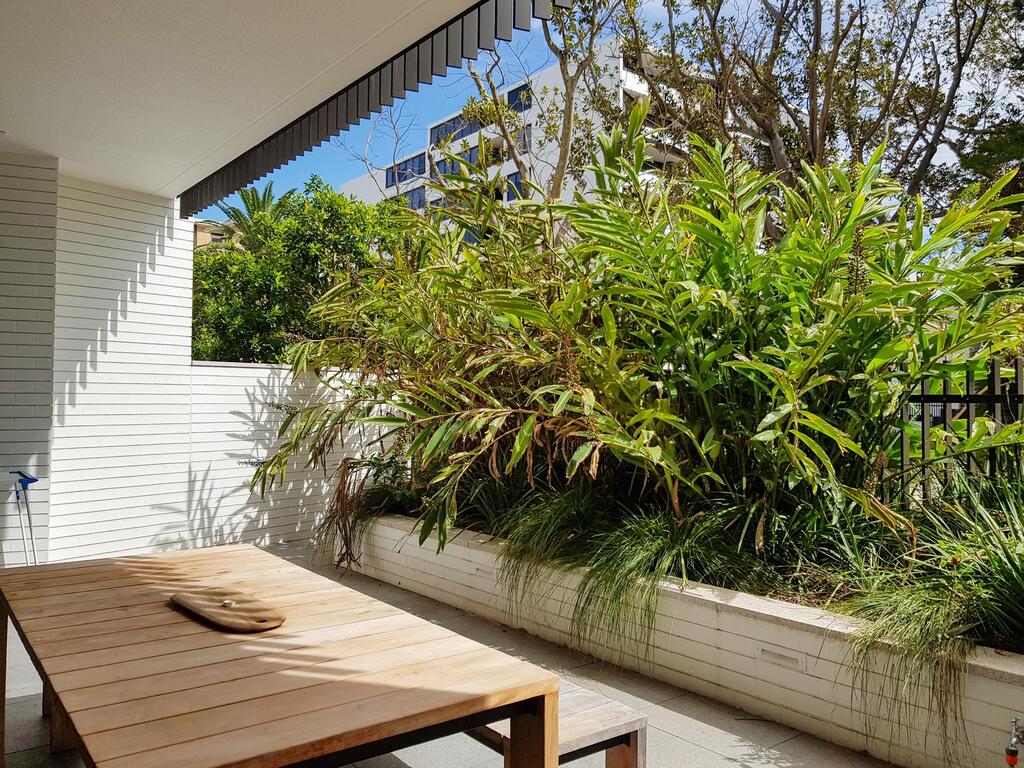 Executive Living In This Chic Garden Apartment - Accommodation Australia 0