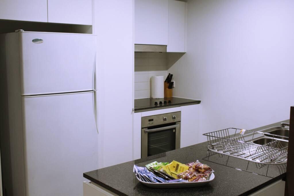 Executively Styled 2 Bed, 2 Bath, Perfect Location - Tourism Canberra 0