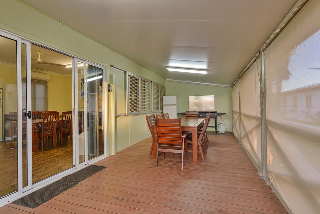 Exmouth Villas Unit 30 - Large Undercover Deck For Entertaining - Accommodation BNB 1