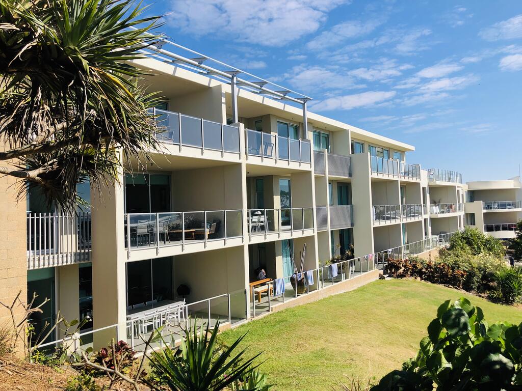 EXTRA LARGE 2 Bed Apartment - 3 Pools And Spa - Mountain View - BEACHFRONT LOCATION CABARITA BEACH - thumb 3
