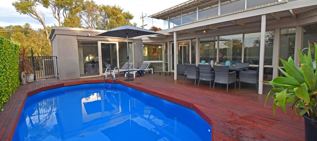 FLORENCE HOUSE Sundrenched Luxury With Pool & Deck - thumb 0