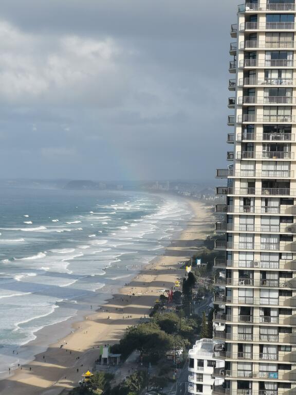 Focus Resort Oceanfront Apartments In Surfers With Ocean And Hinterland Views 25 Steps To Beach! - thumb 3