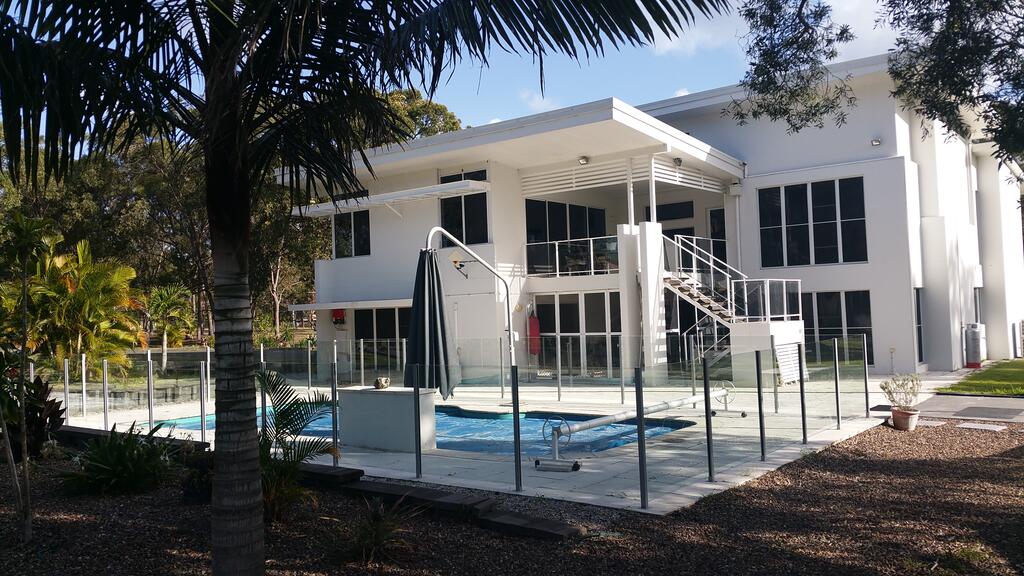 Fraser Island Gateway gated and secure RV parking on 5 acres 10 min to Hervey Bay beach - Surfers Paradise Gold Coast
