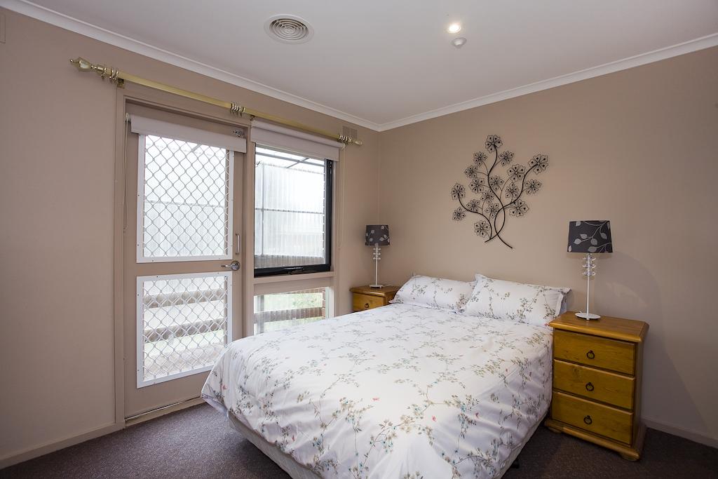Geelong Holiday Home - Accommodation BNB 3
