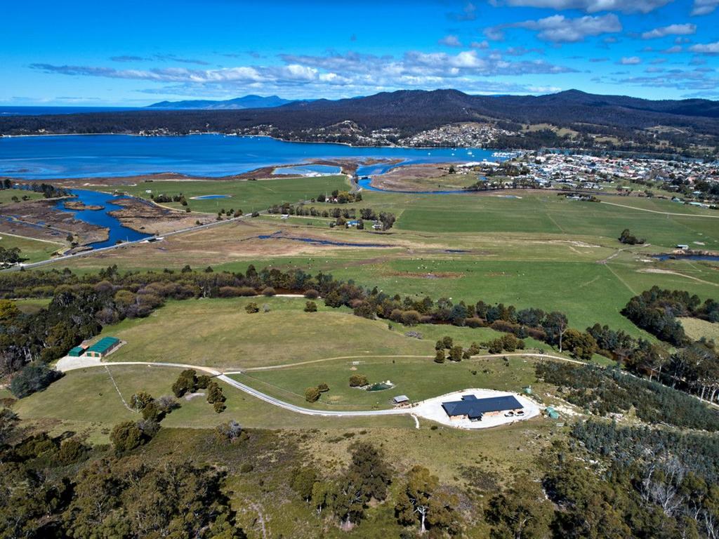 George River Park House 100 Acres Animals Views - Accommodation Adelaide