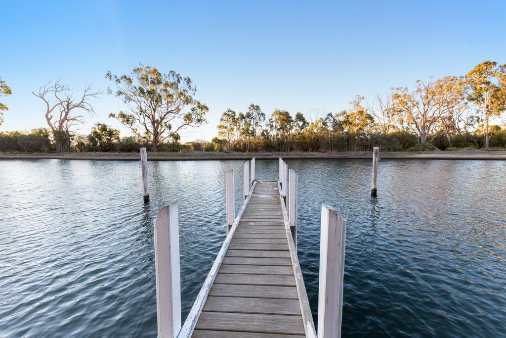 Gippsland Lakehouse A - Canal Frontage - thumb 1