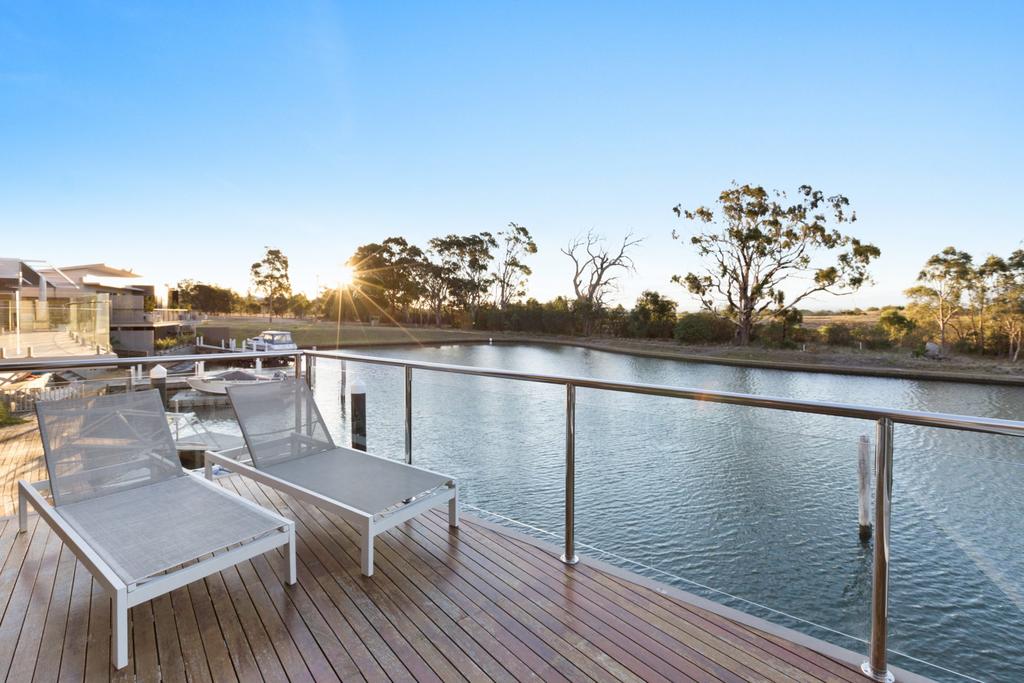 Gippsland Lakehouse A - Canal frontage